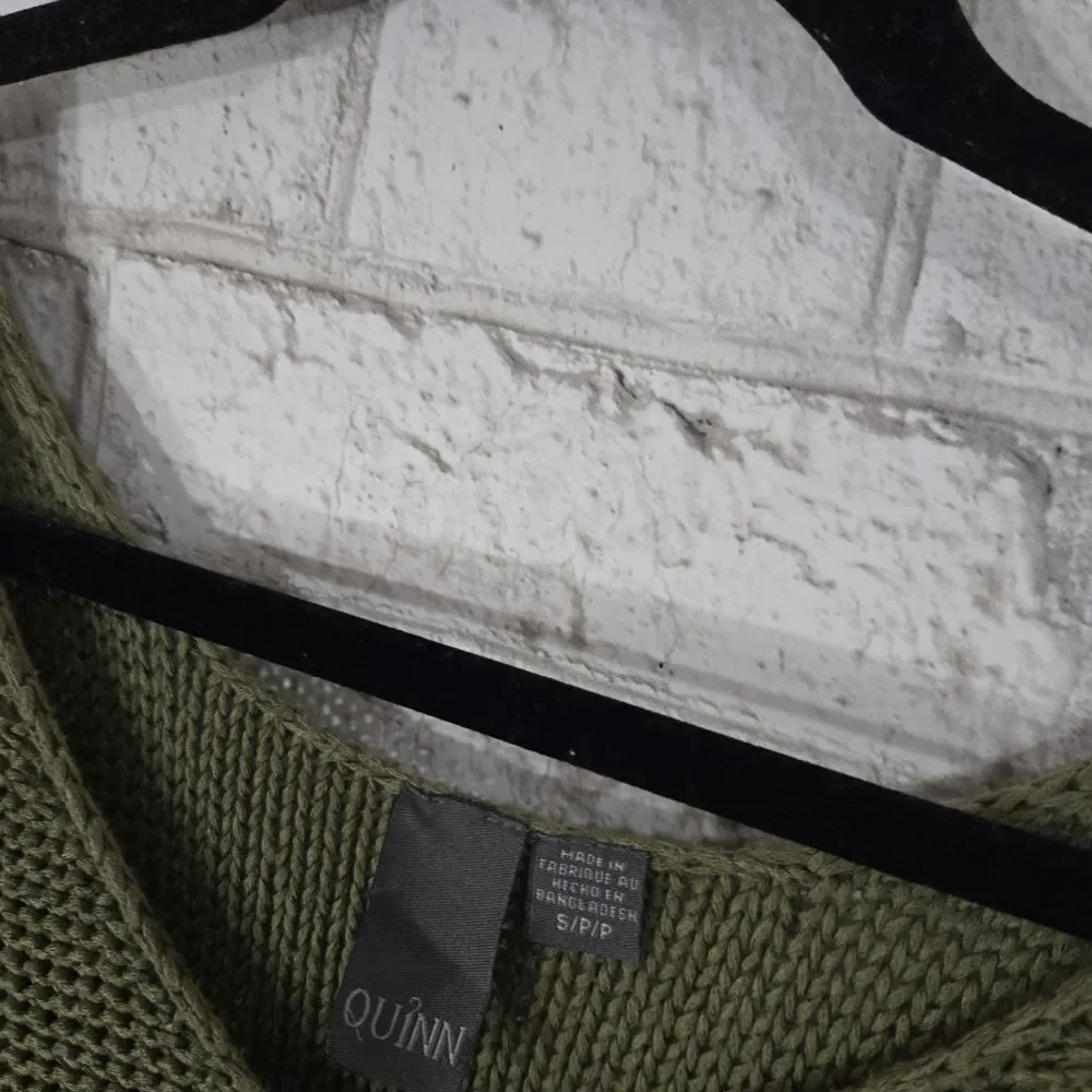 Quinn‎ brand open shoulder sweater
